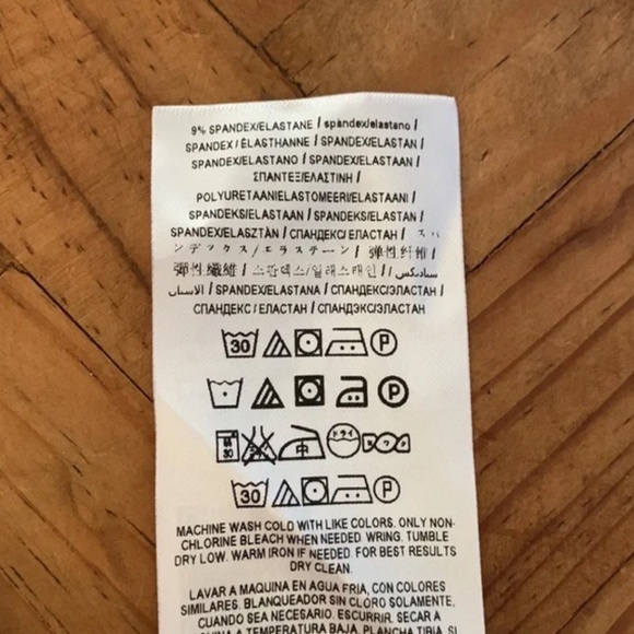 MARCIANO BLACK V NECK SLEEVELESS JUMPSUIT WOMENS XS NWOT - Picture 10 of 10